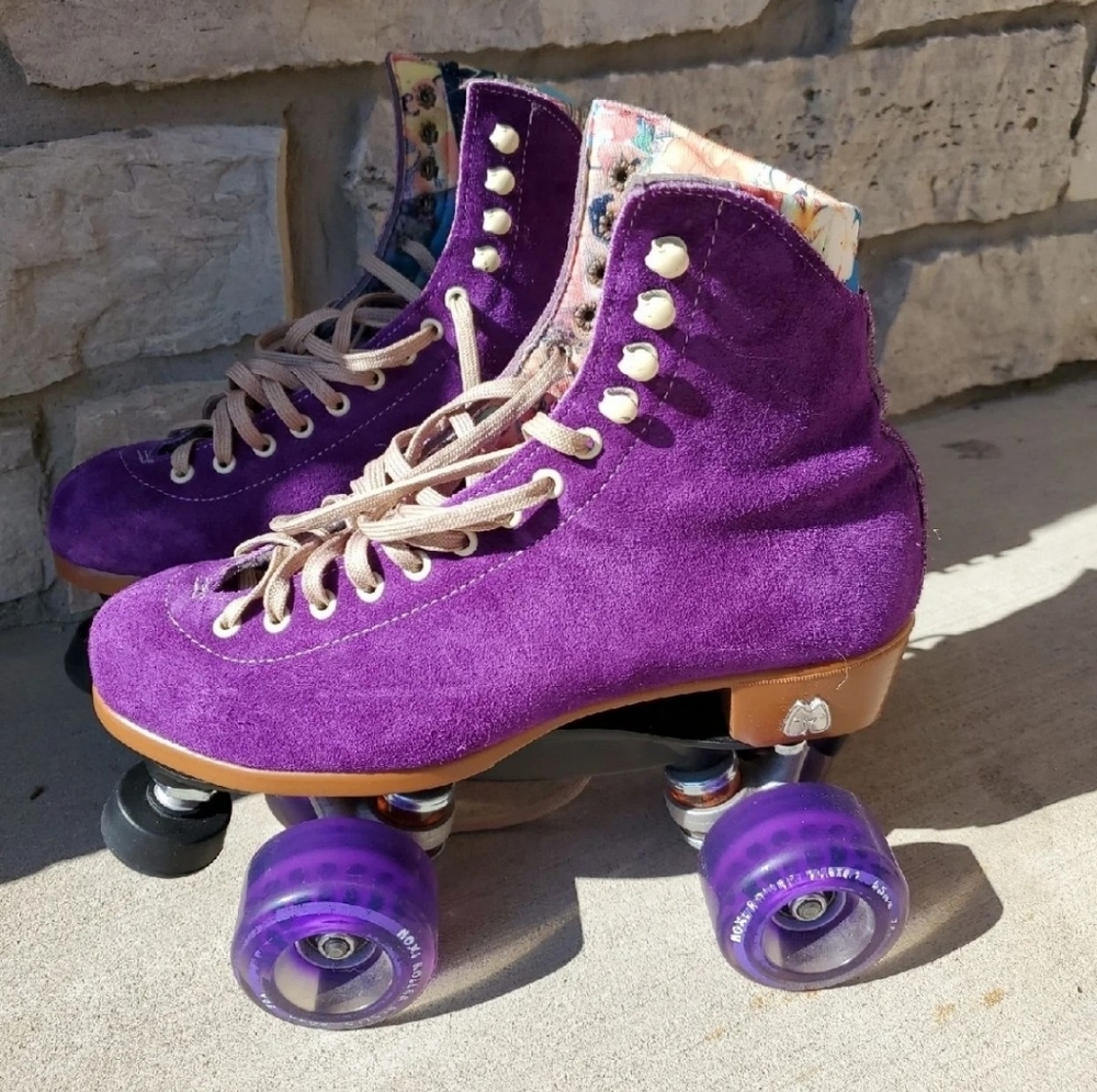 (gently used) Moxi Lolly size 7 Taffy